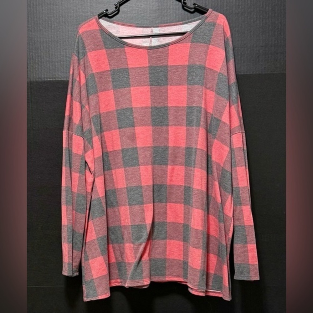 Chic Soul Lg Print Plaid Distressed Red/Gray Top
